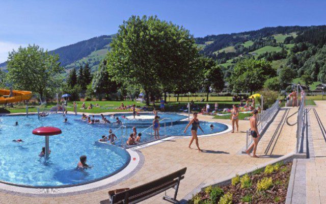 freizeitanlage-zwembad-brixen-im-thale
